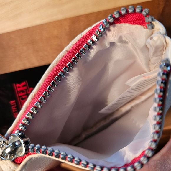 Stranger Things Primark Hellfire Club Quilted Coin Purse Cream New With Tags - Picture 9 of 9